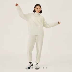 2 piece super cozy fluff fleece sweater and joggers Brand new, Medium